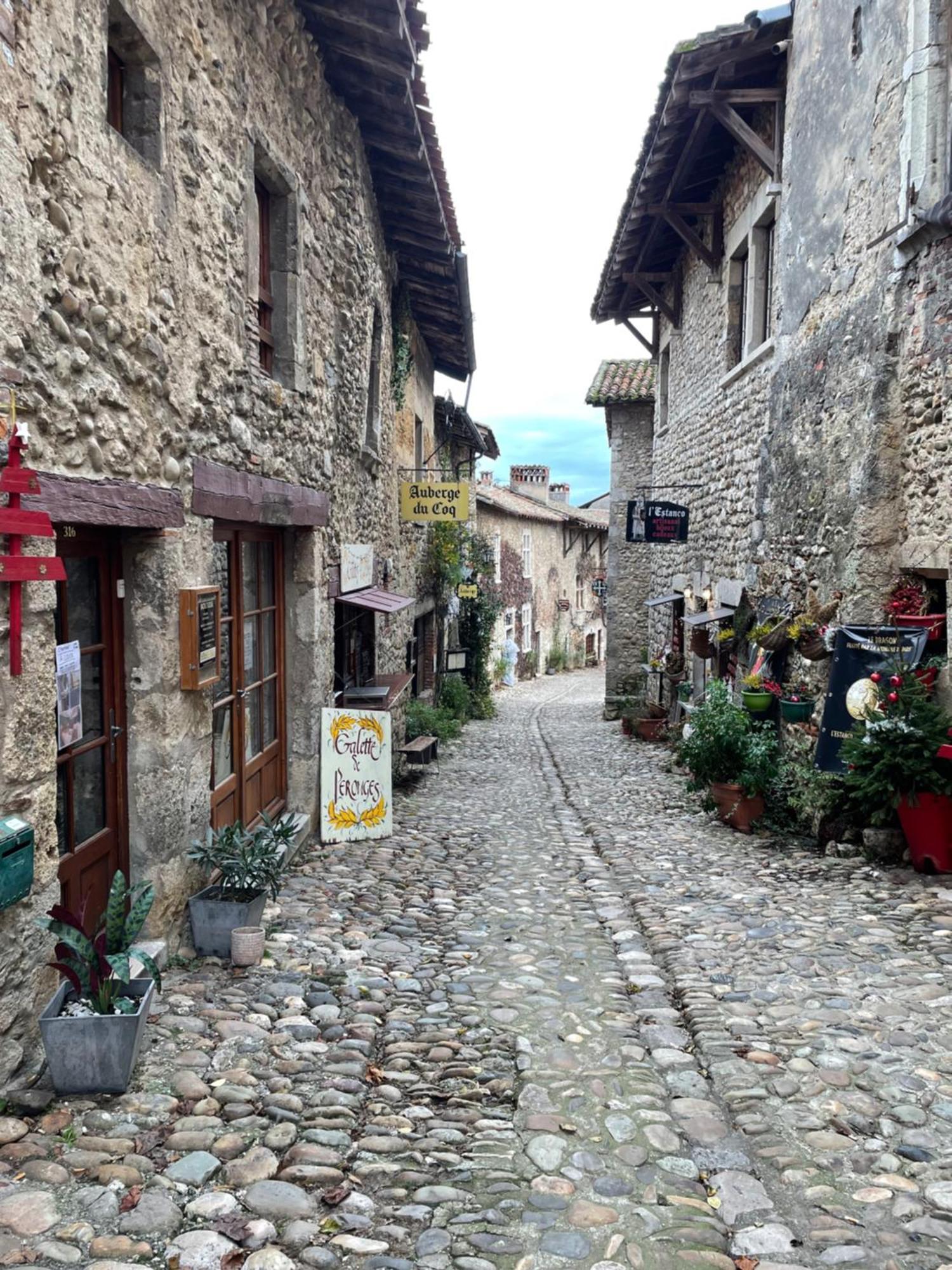 Chez Gabriel Et Sophie Otel Pérouges Dış mekan fotoğraf
