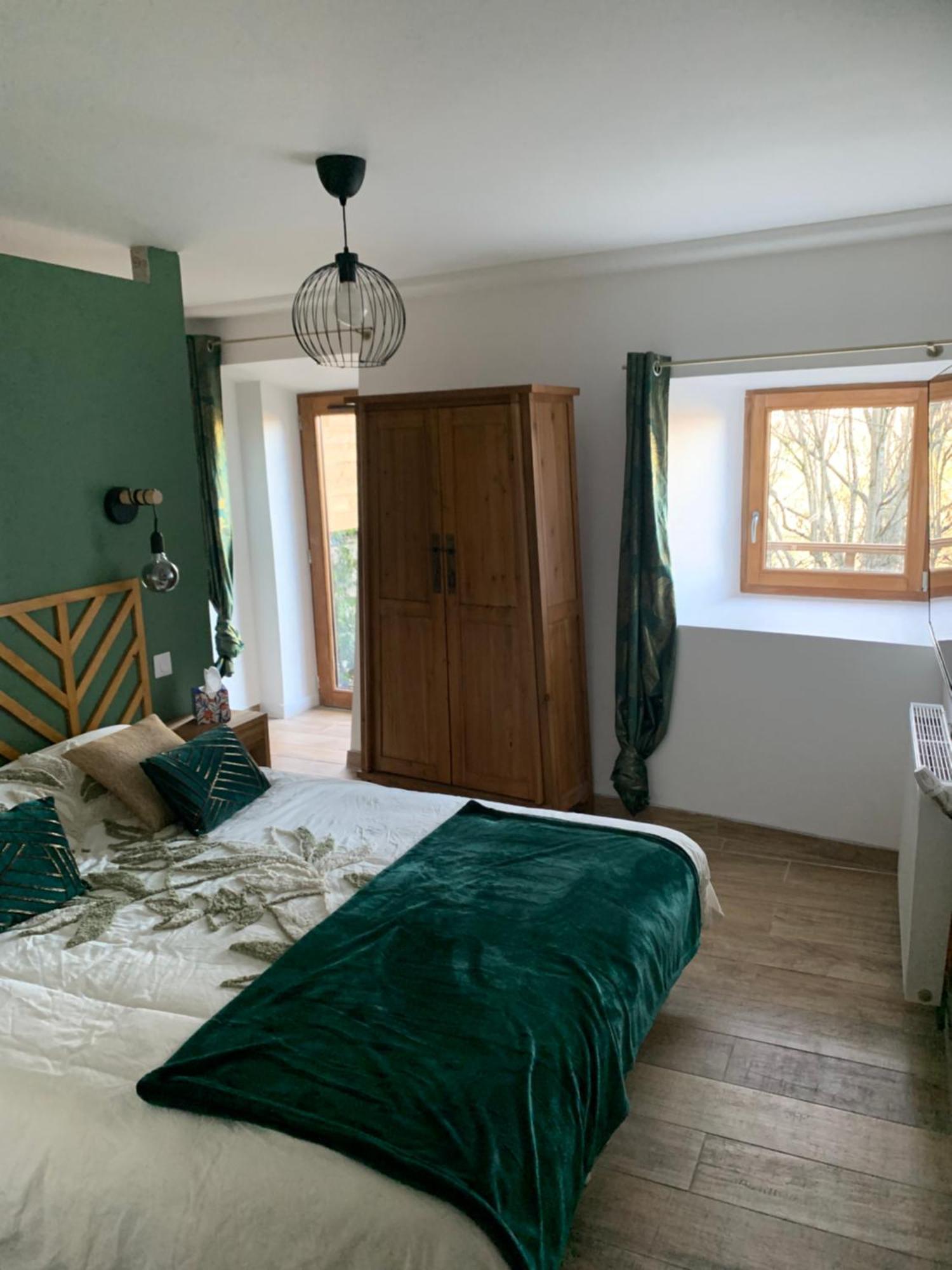 Chez Gabriel Et Sophie Otel Pérouges Dış mekan fotoğraf